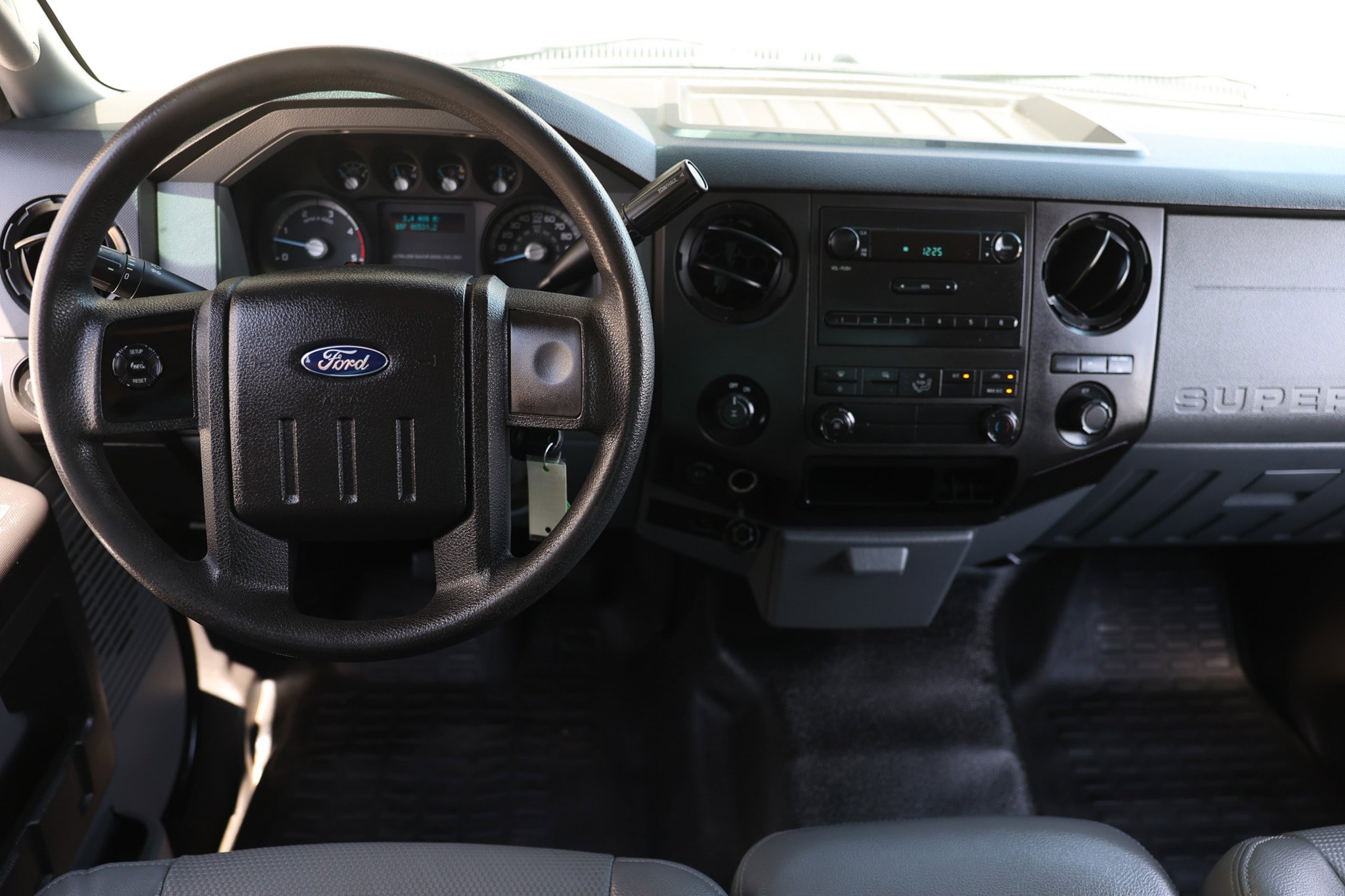 Used 2016 Ford F250 XL w/ Power Equipment Group RWD image 2