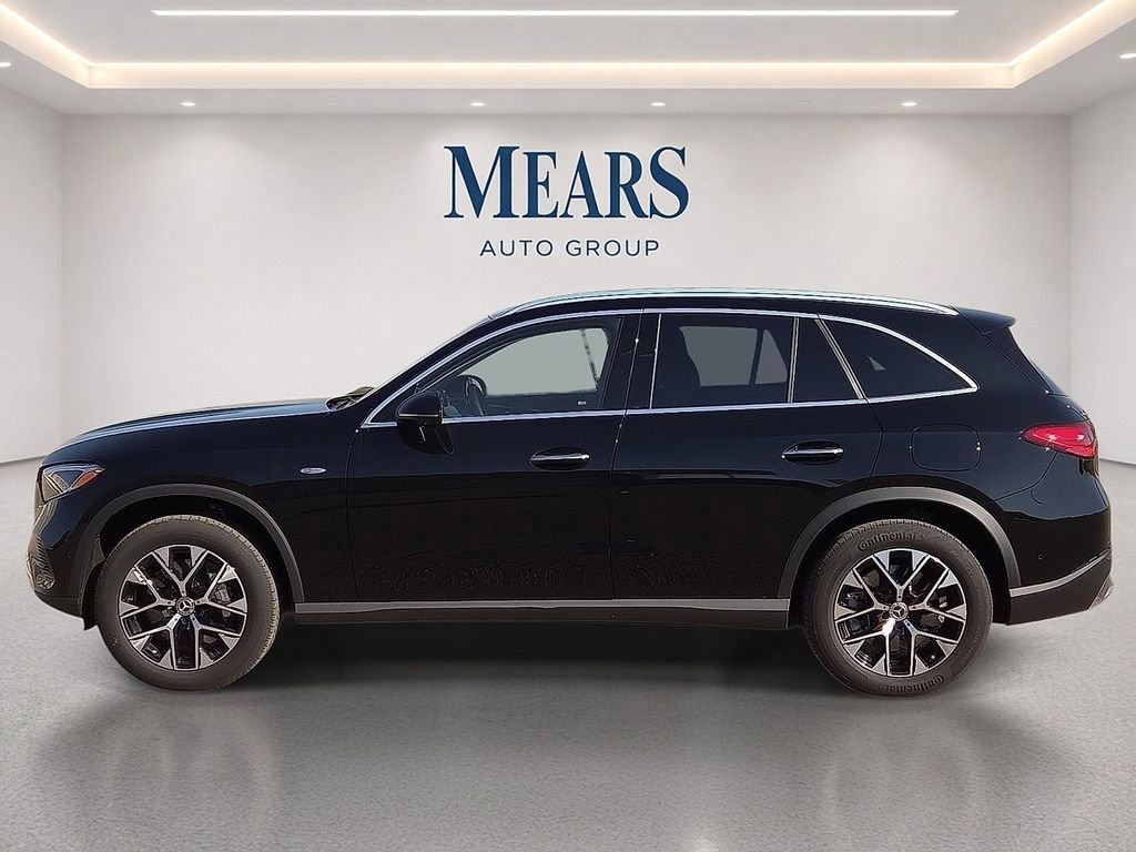 Used 2025 Mercedes-Benz GLC 350e 4MATIC image 2