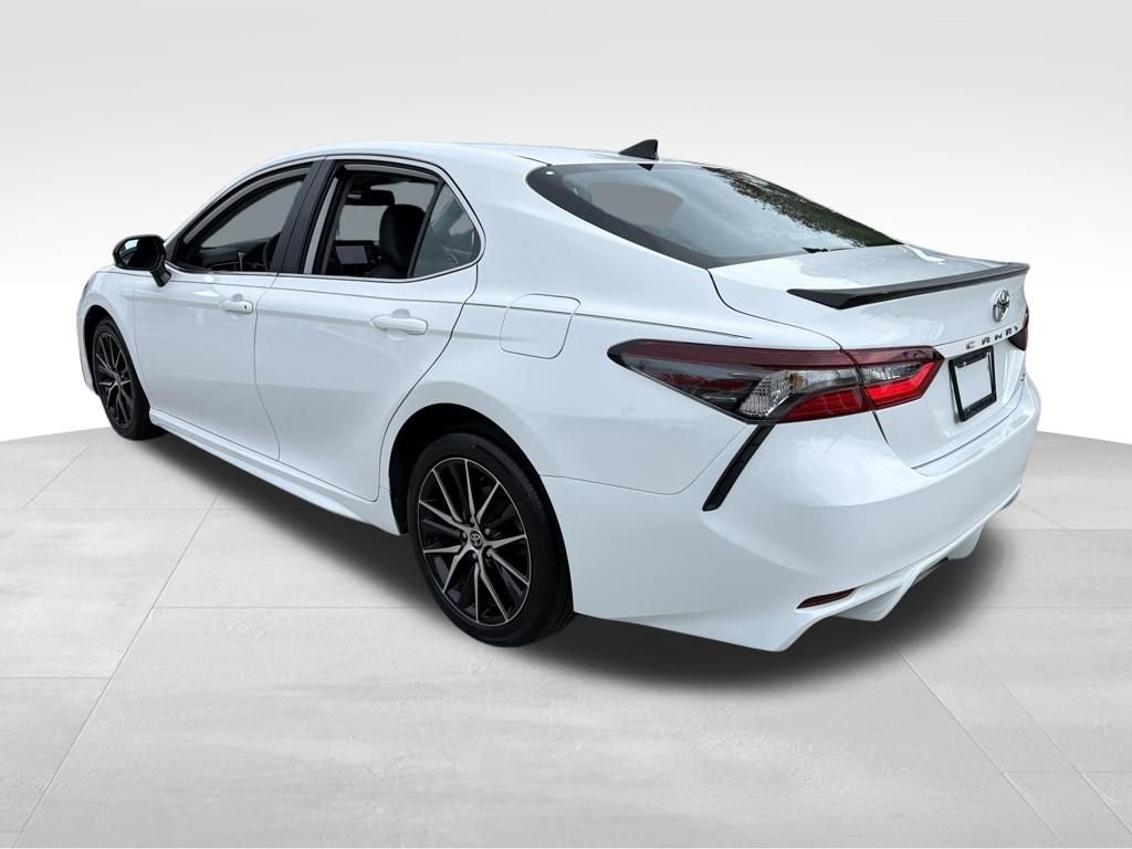 Used 2022 Toyota Camry SE w/ Convenience Package image 5