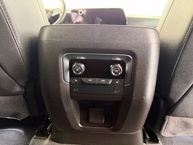 Used 2026 Chevrolet Suburban Premier AWD/4WD image 33