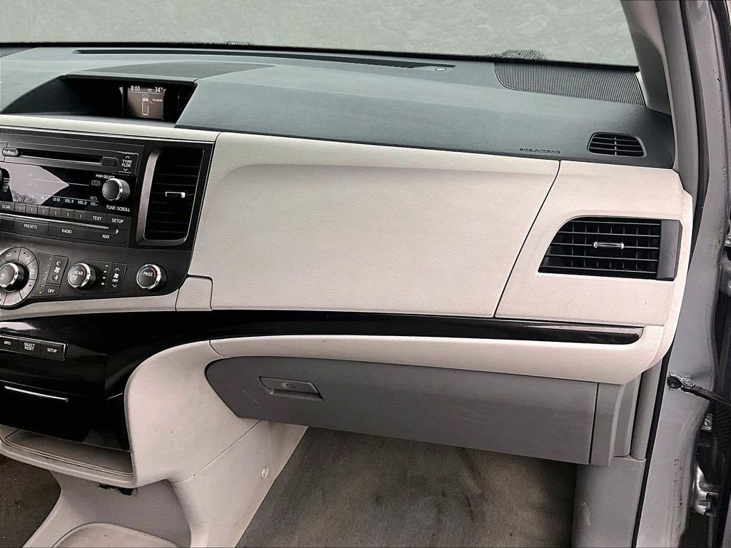 Used 2012 Toyota Sienna LE w/ Towing Pkg image 15