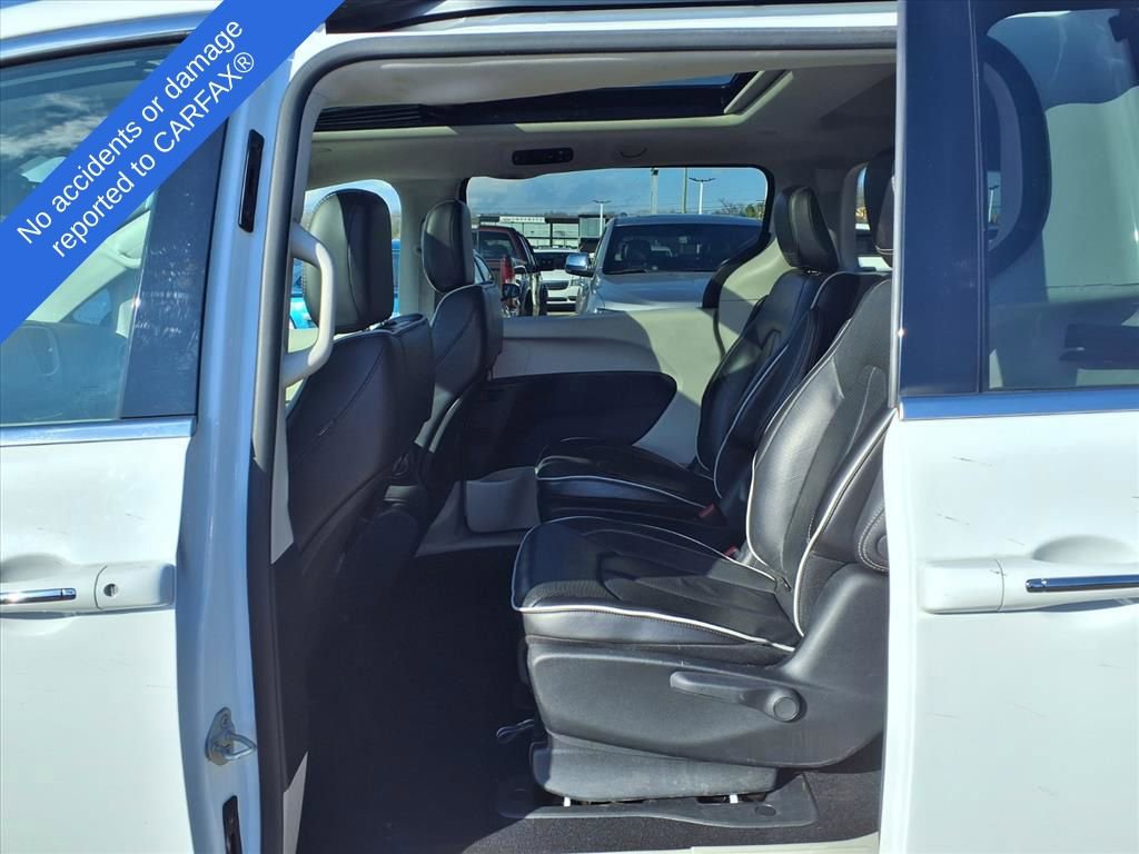 Used 2023 Chrysler Pacifica Limited image 13