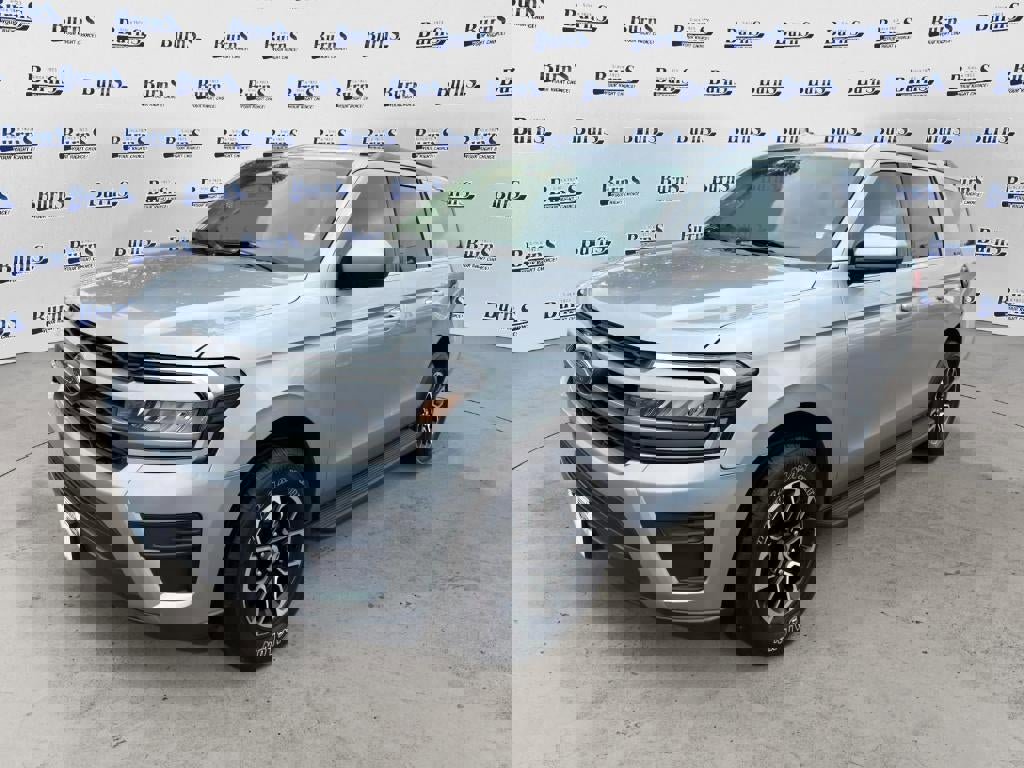 Used 2024 Ford Expedition XLT image 3