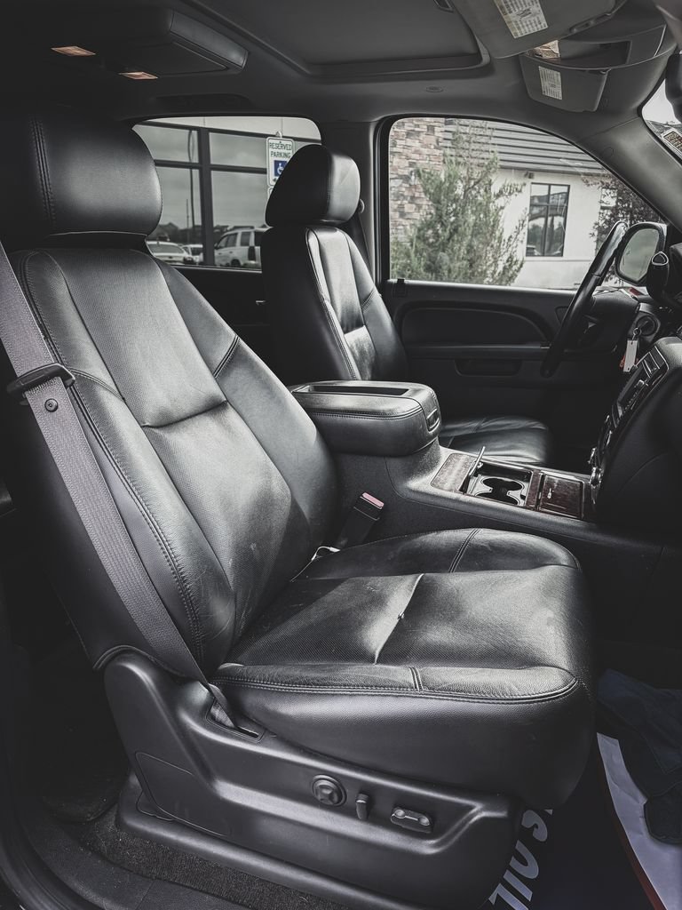 Used 2011 Chevrolet Suburban LTZ AWD/4WD image 28