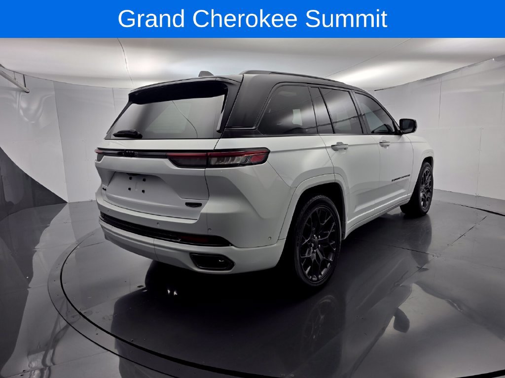 Used 2025 Jeep Grand Cherokee Summit w/ Obsidian Package AWD/4WD image 4