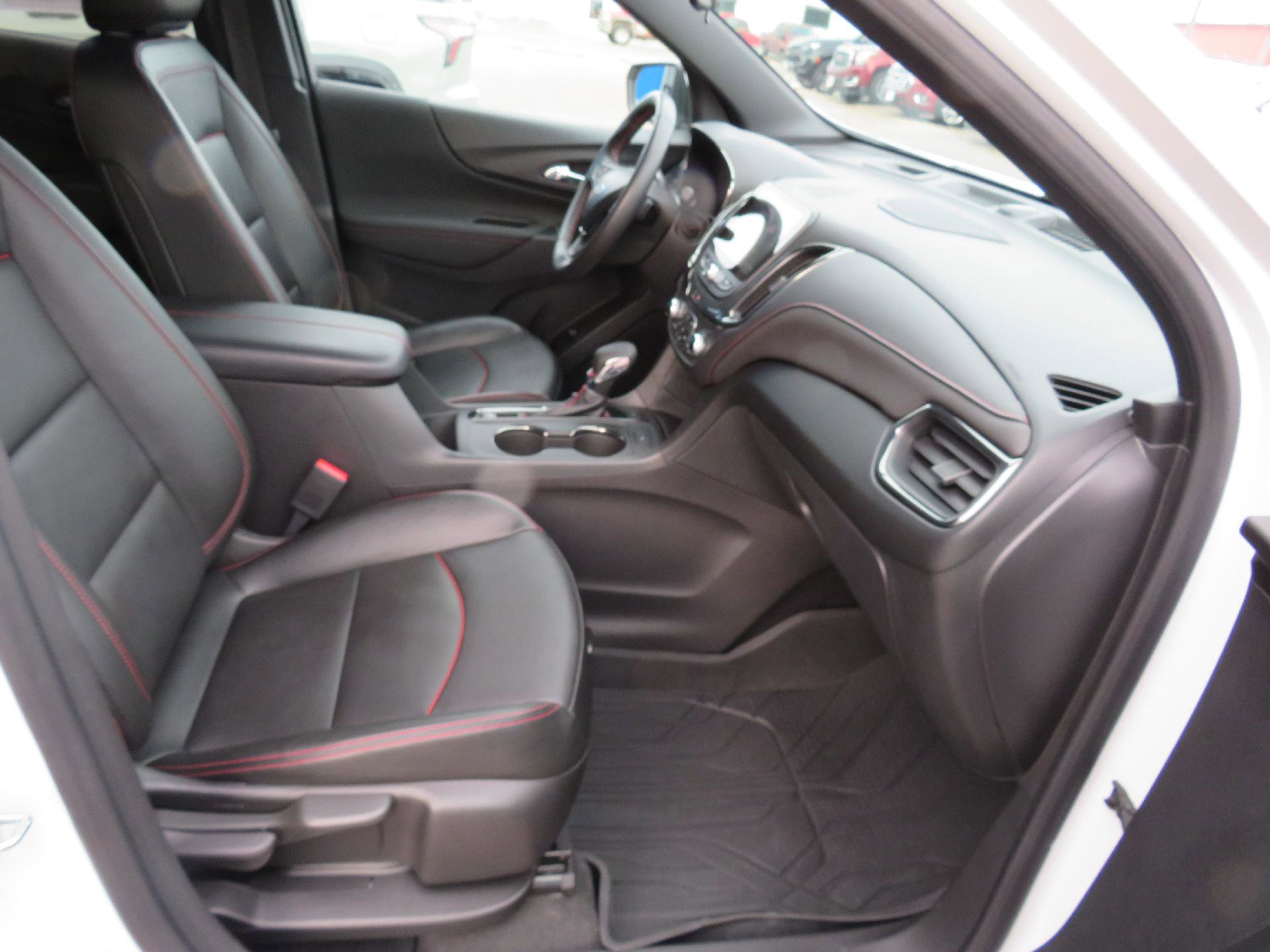 Used 2022 Chevrolet Equinox RS w/ RS Leather Package image 12