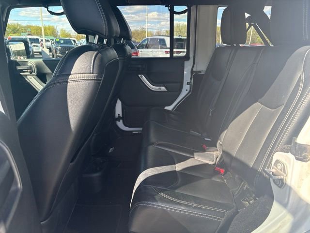 Used 2017 Jeep Wrangler Unlimited Sahara w/ Connectivity Group AWD/4WD image 11