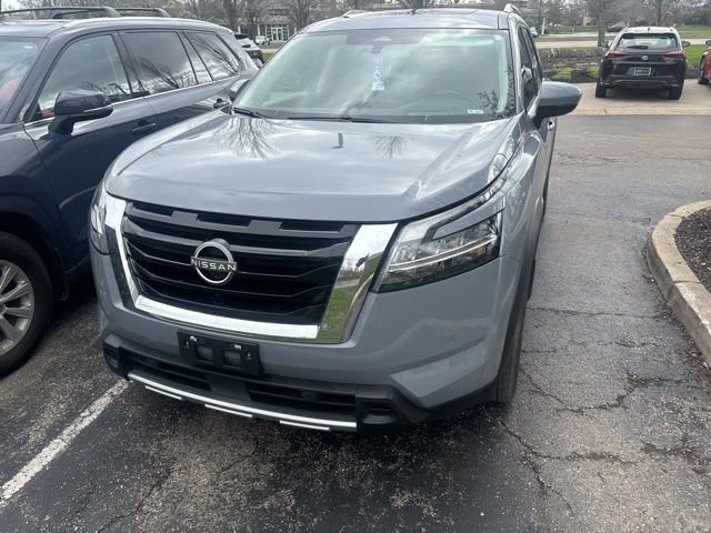 Used 2024 Nissan Pathfinder Platinum video 2