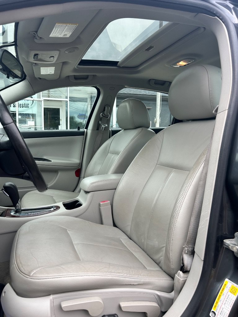 Used 2010 Chevrolet Impala LT w/ Luxury Edition Package FWD image 8