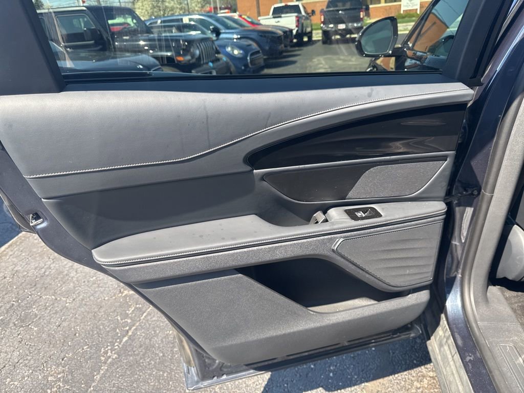 Used 2024 Lincoln Nautilus Premier w/ Jet Appearance Package image 33