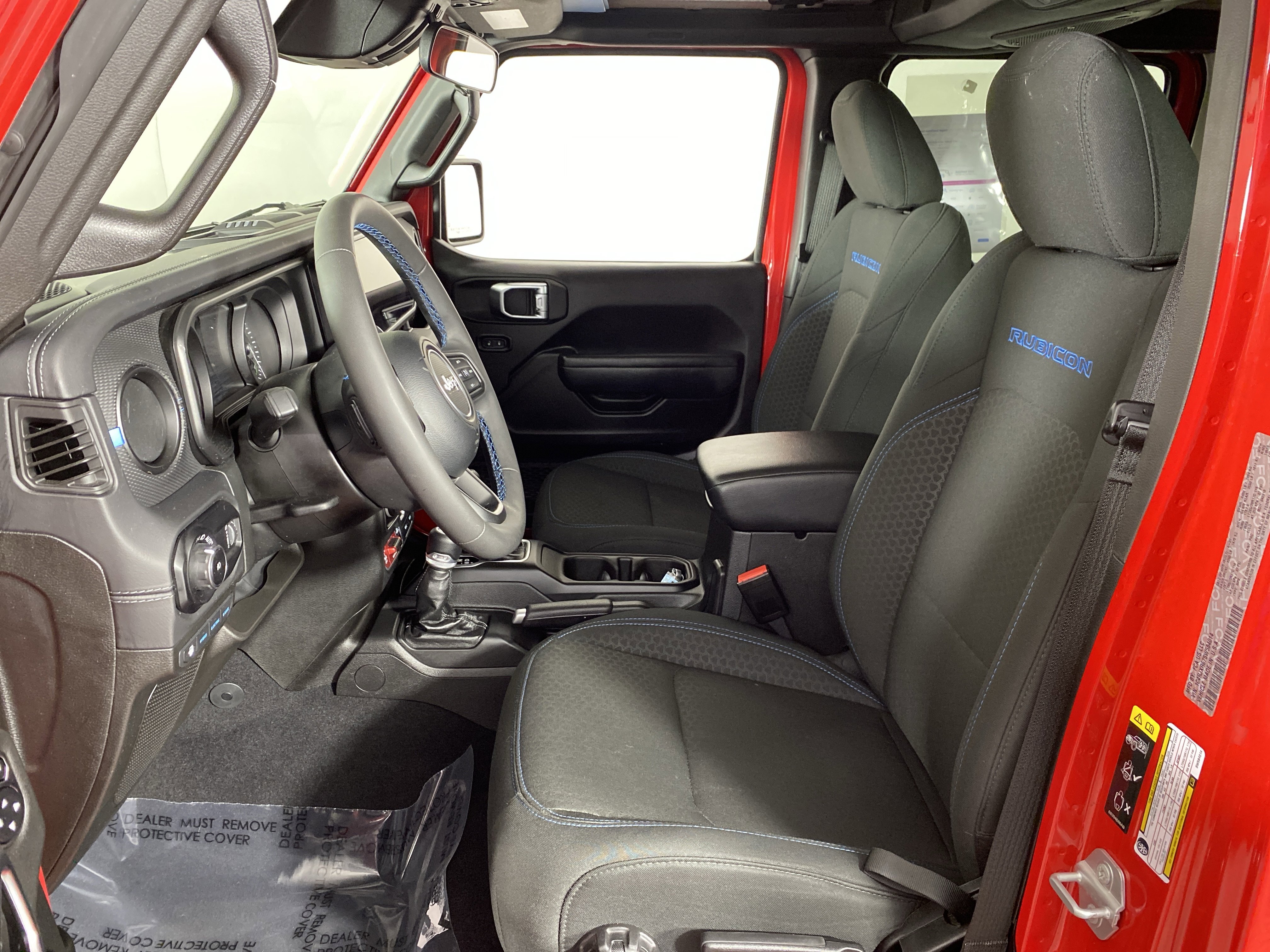Used 2025 Jeep Wrangler Unlimited Rubicon 4xe w/ Convenience Group AWD/4WD image 15
