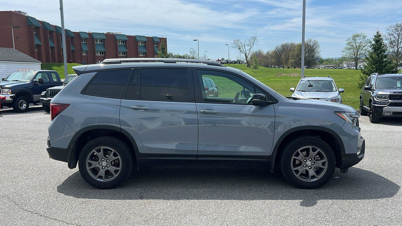 Used 2024 Honda Passport TrailSport image 2