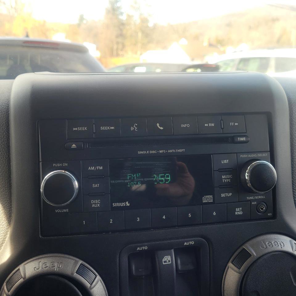 Used 2015 Jeep Wrangler Sport w/ Quick Order Package 24S AWD/4WD image 15