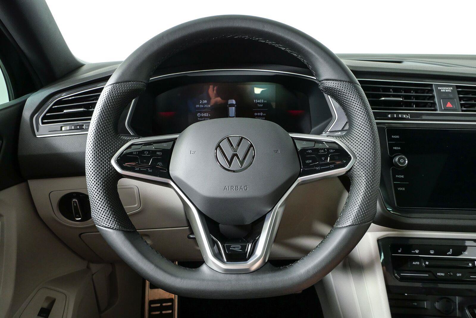 Certified 2024 Volkswagen Tiguan SE R-Line AWD/4WD image 8