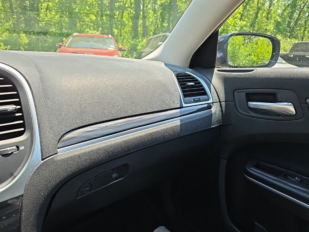 Used 2021 Chrysler 300 Touring L AWD/4WD image 21
