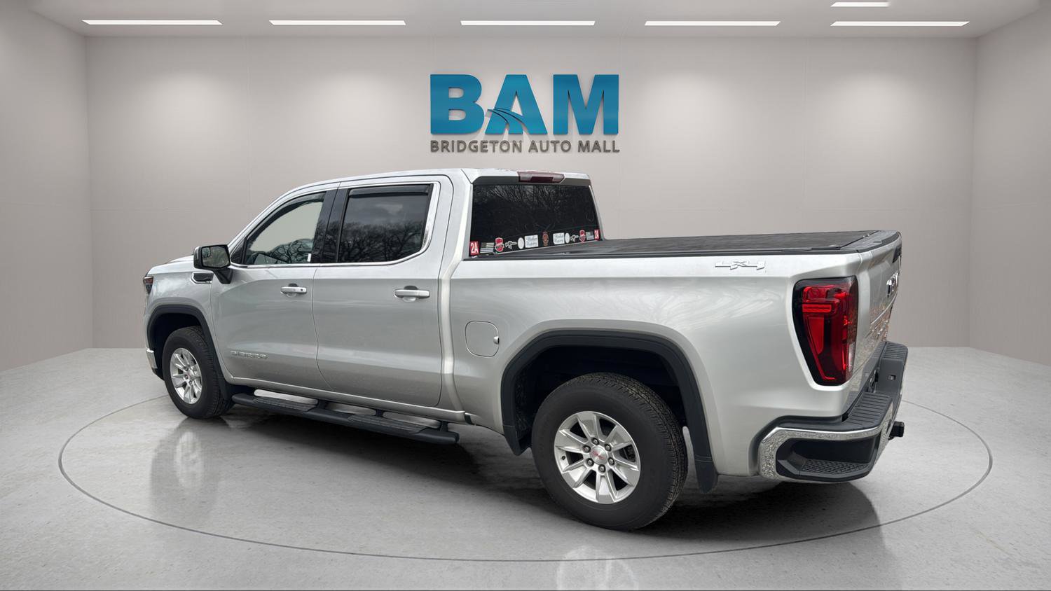 Used 2022 GMC Sierra 1500 SLE image 4