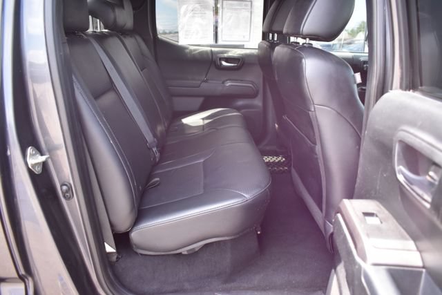 Used 2018 Toyota Tacoma SR5 AWD/4WD image 35