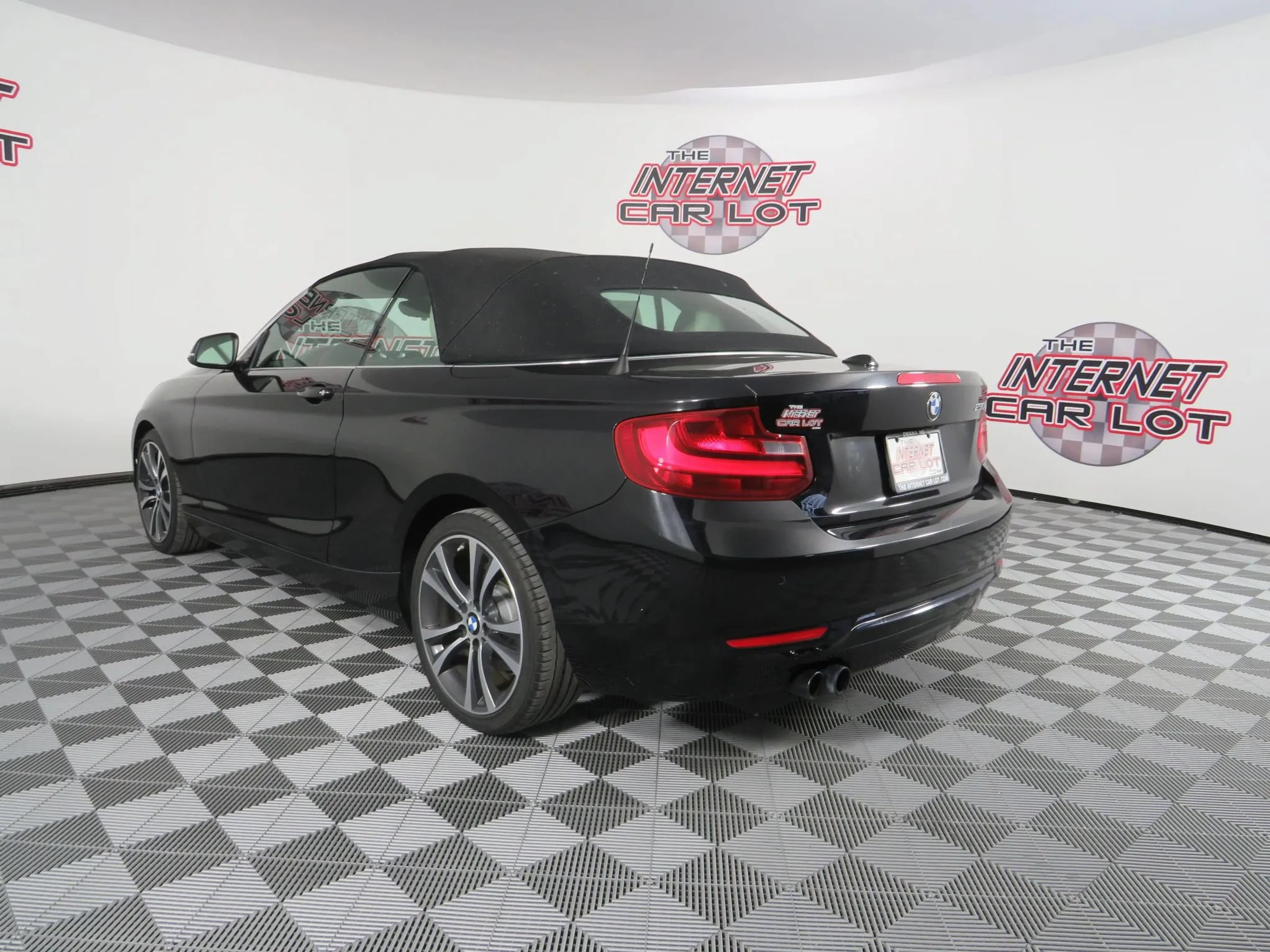 Used 2017 BMW 230i Convertible RWD image 7