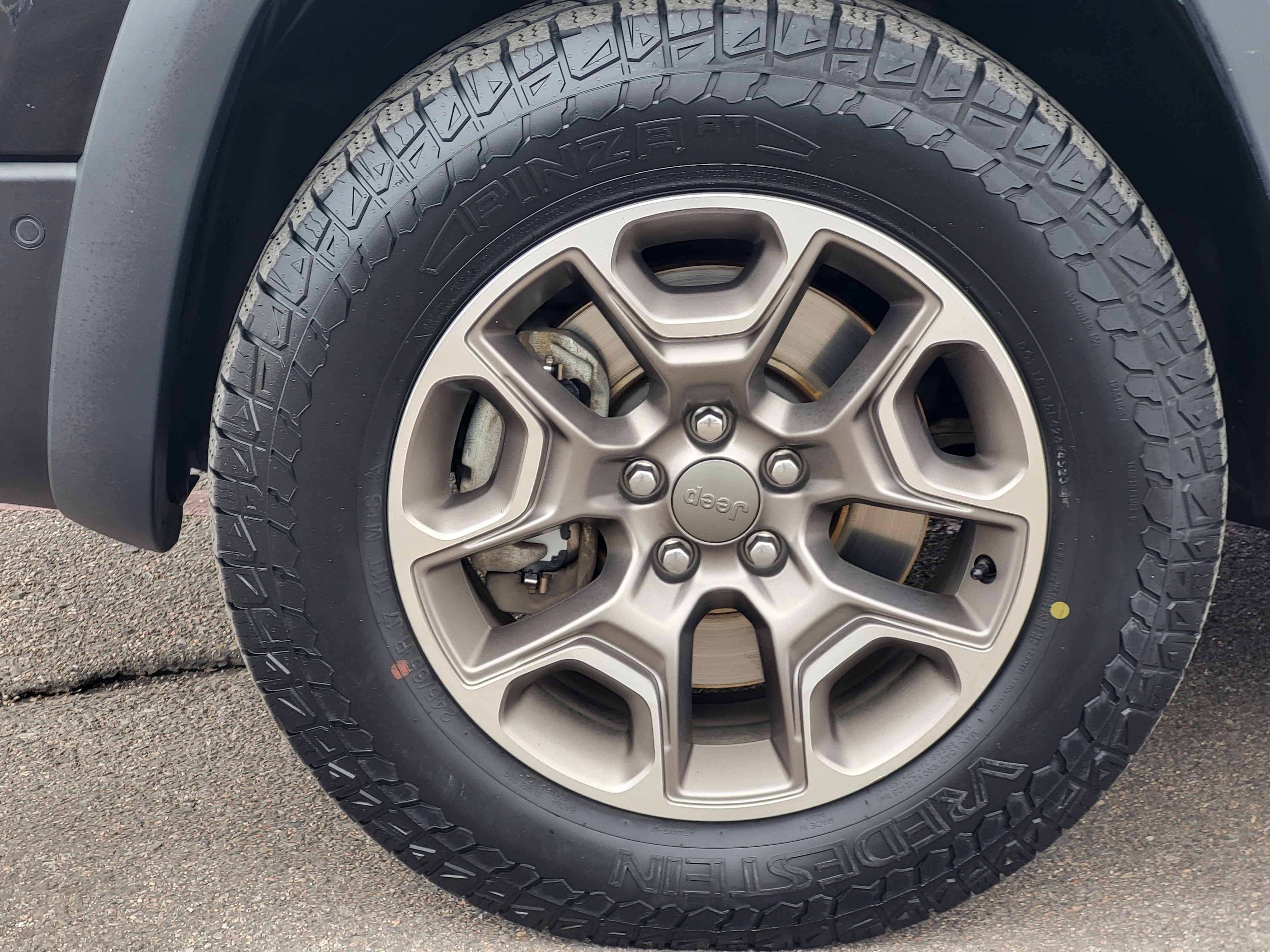 Used 2020 Jeep Cherokee Trailhawk image 10