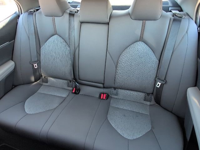 Used 2020 Toyota Camry LE image 7