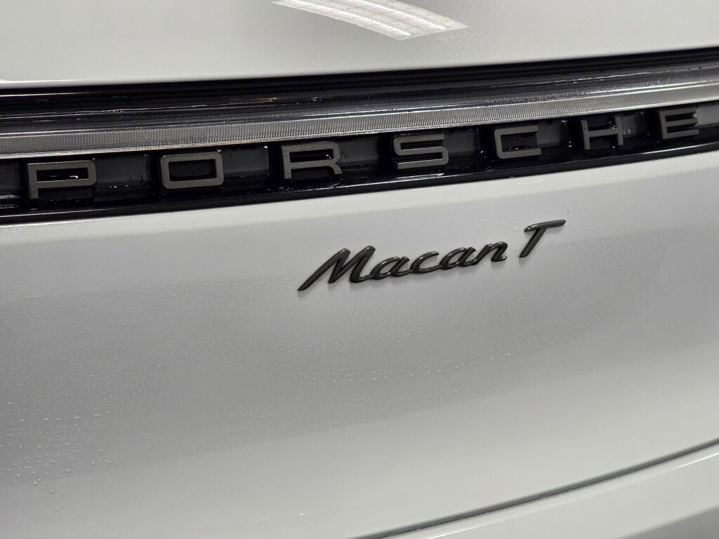 Certified 2025 Porsche Macan Turbo image 31