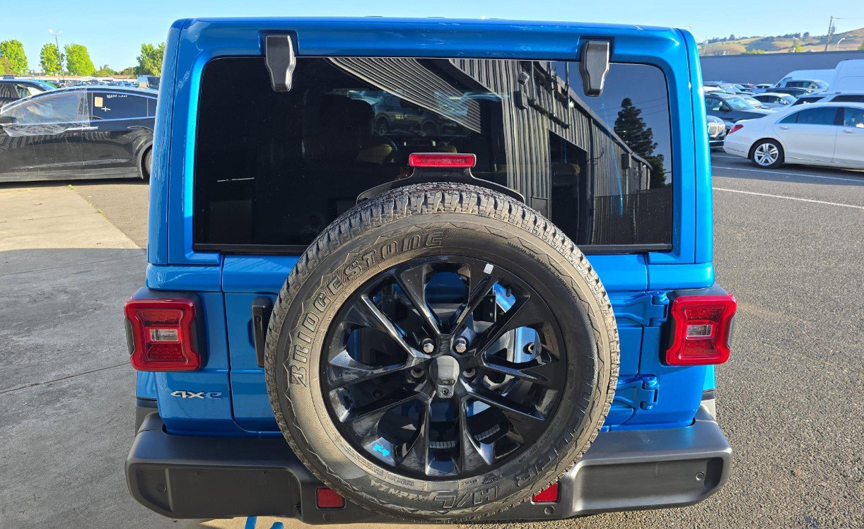 Used 2022 Jeep Wrangler Unlimited Sahara w/ Cold Weather Group AWD/4WD image 5