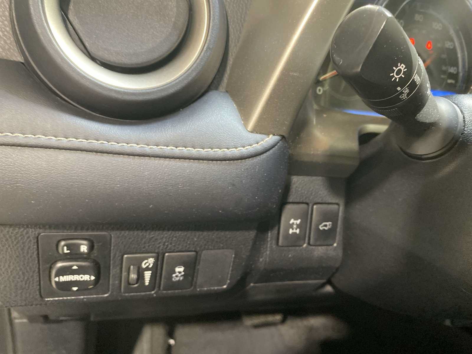 Used 2013 Toyota RAV4 Limited AWD/4WD image 24