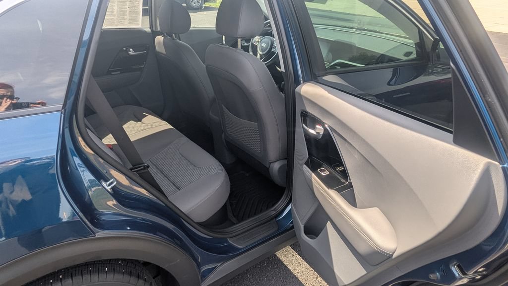 Used 2021 Kia Niro LXS FWD image 11