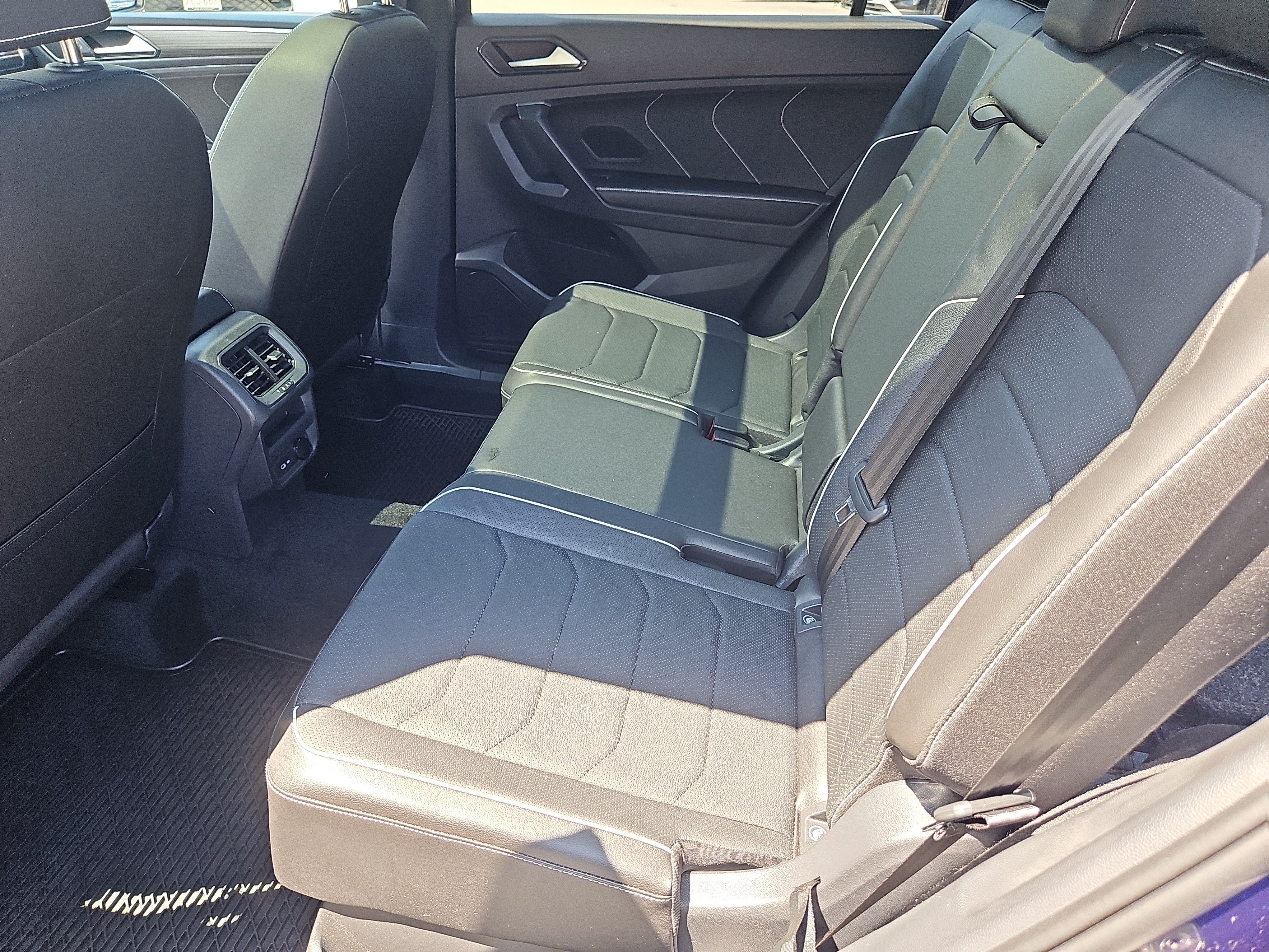 Certified 2023 Volkswagen Tiguan SEL R-Line AWD/4WD image 36
