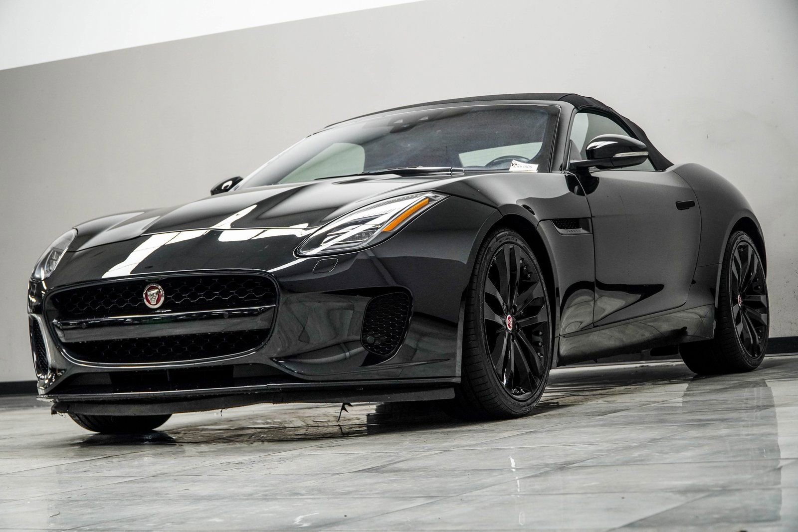 Used 2019 Jaguar F-TYPE Convertible image 10
