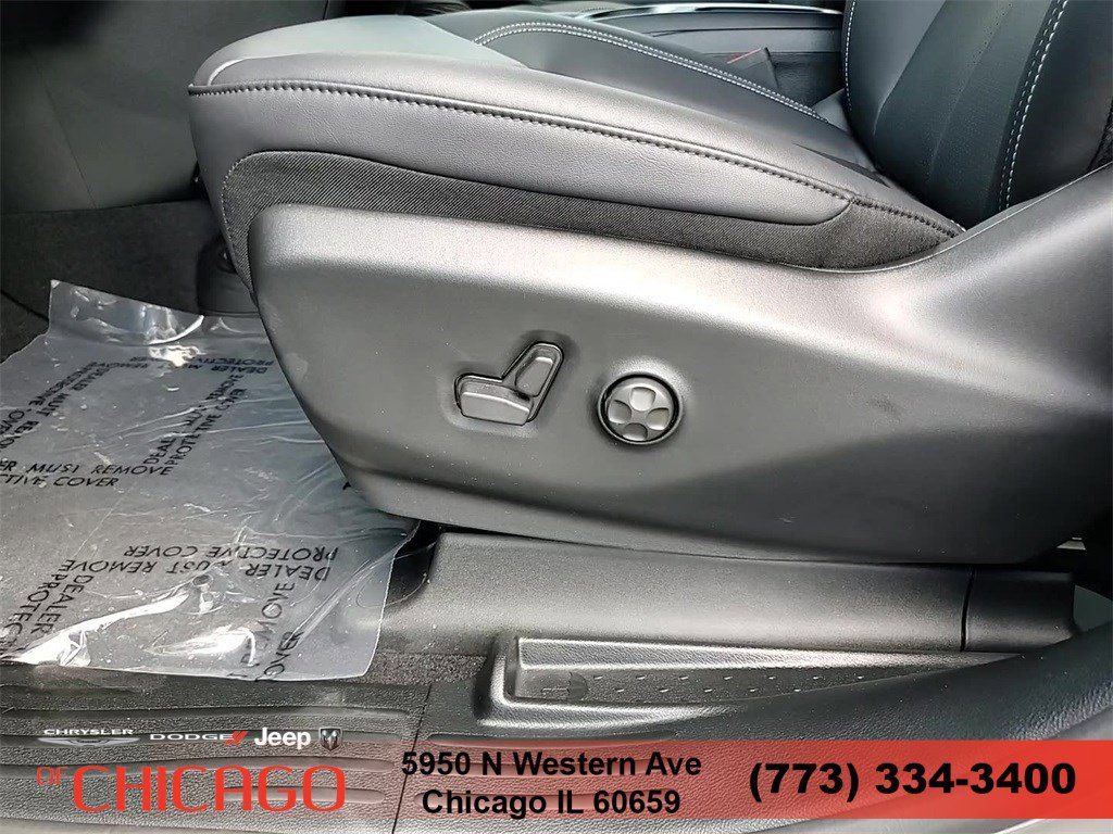 New 2025 Chrysler Pacifica Select FWD image 14