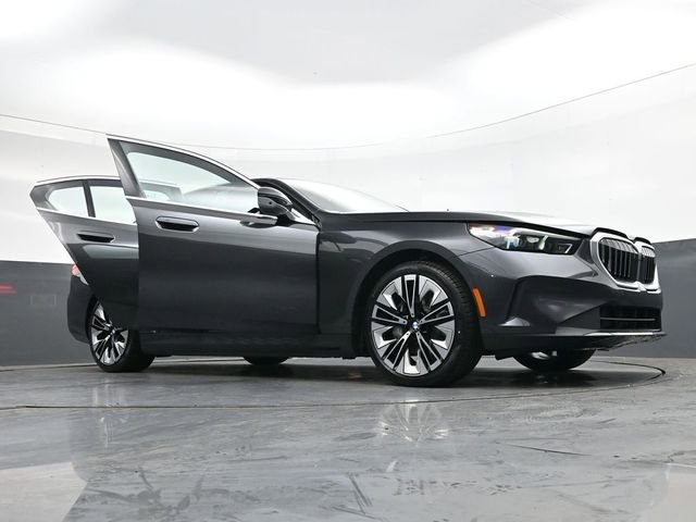 New 2026 BMW i5 eDrive40 AWD/4WD image 44