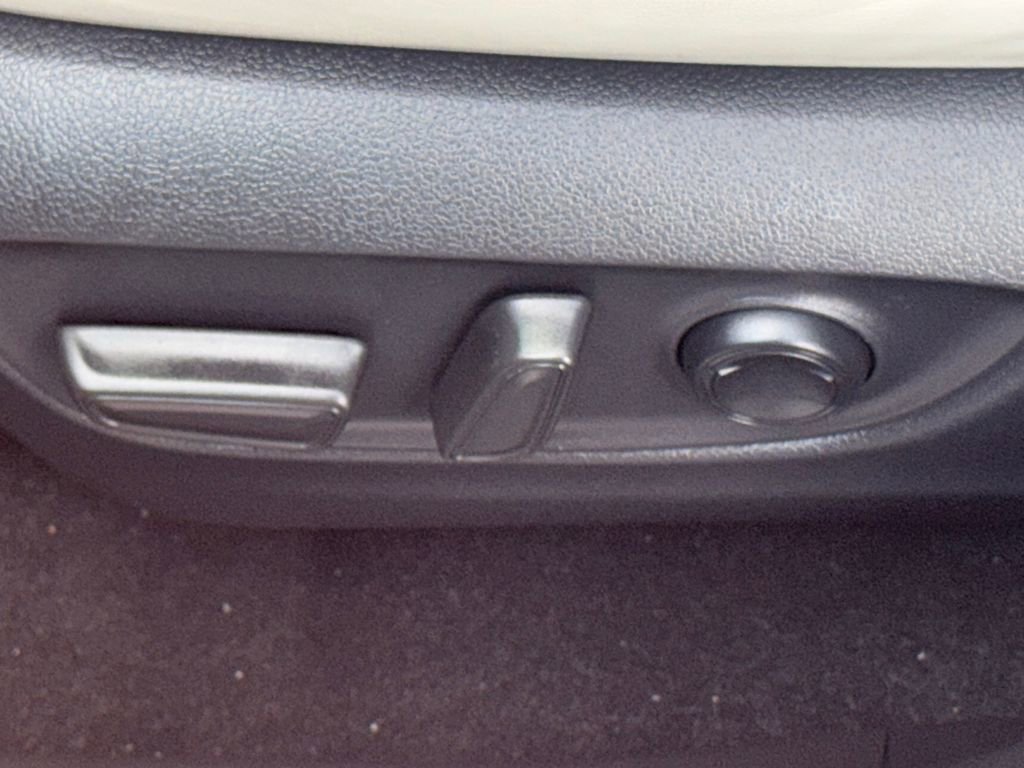 Used 2021 Toyota RAV4 XLE Premium image 44