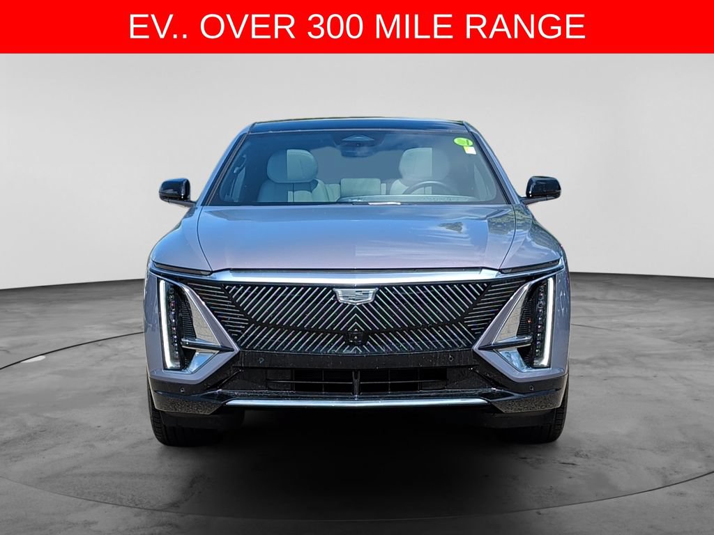 Used 2024 Cadillac Lyriq Luxury w/ LPO, Floor Liner Package AWD/4WD image 2