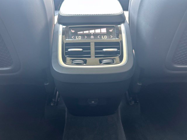 Used 2024 Volvo XC90 B5 Core w/ Protection Package Premier AWD/4WD image 18