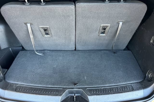 Used 2023 GMC Acadia SLT FWD image 18