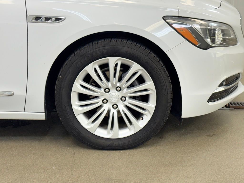 Used 2019 Buick LaCrosse Essence image 4