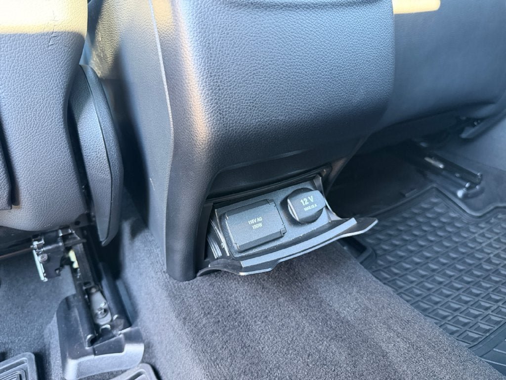 Used 2019 Mercedes-Benz GLC 300 4MATIC image 32