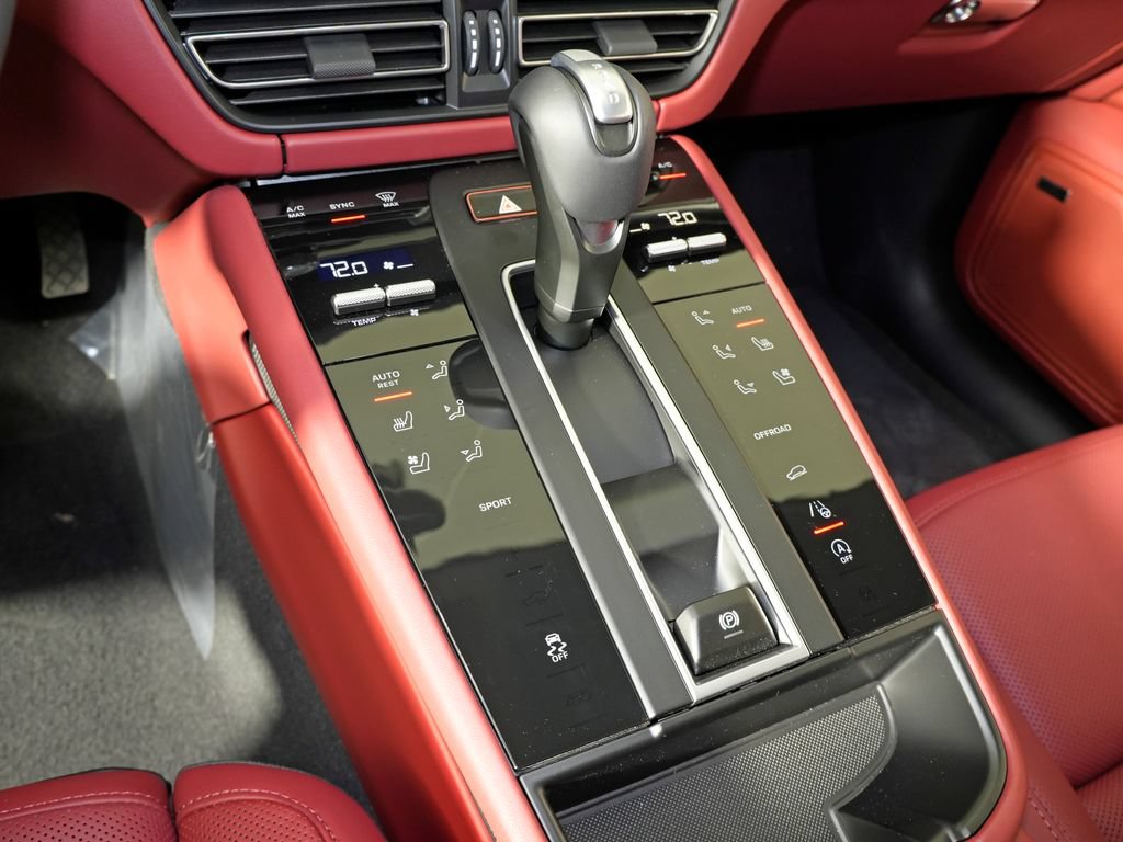 Certified 2026 Porsche Macan AWD/4WD image 29