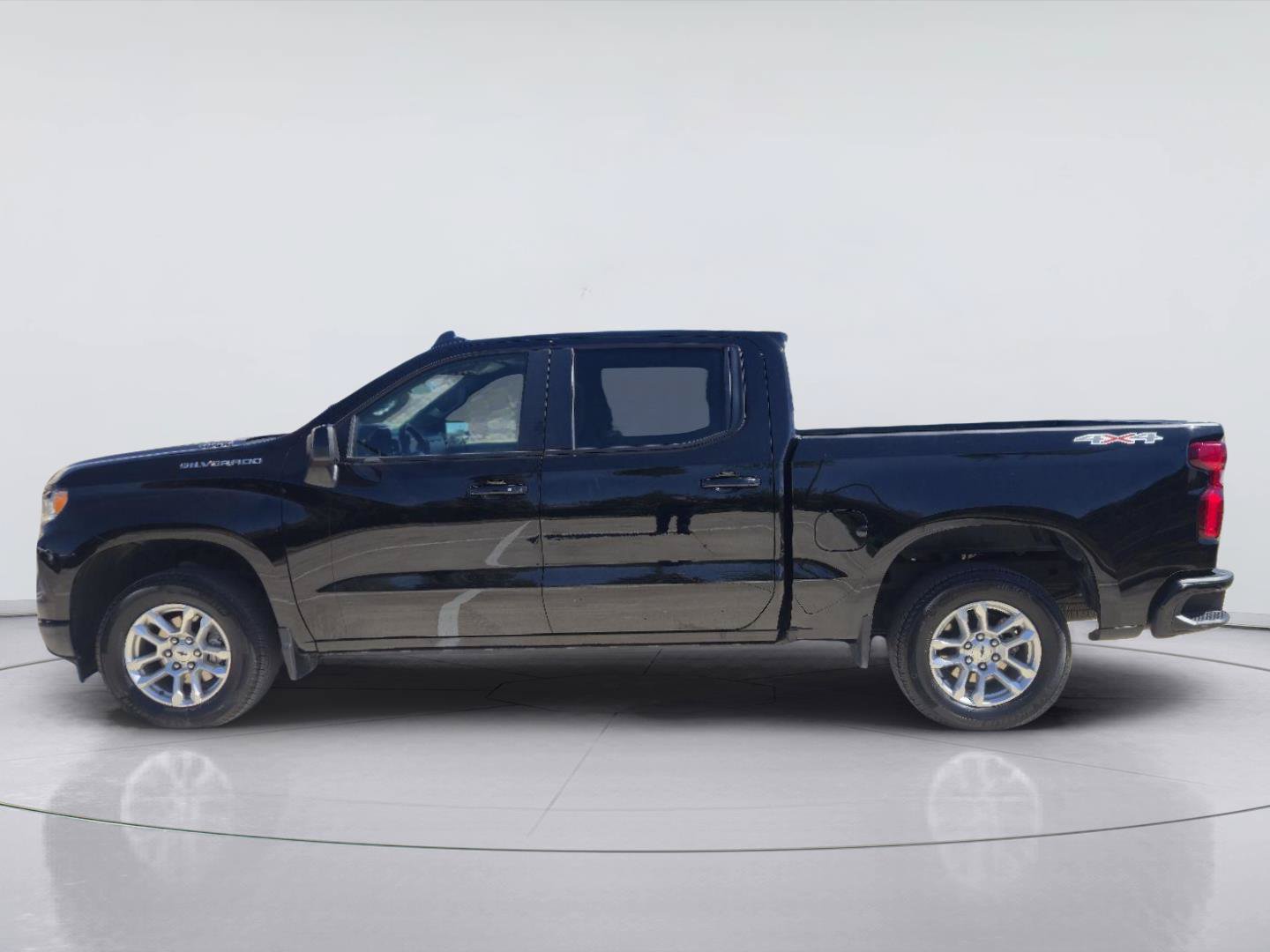 Used 2025 Chevrolet Silverado 1500 RST AWD/4WD image 2