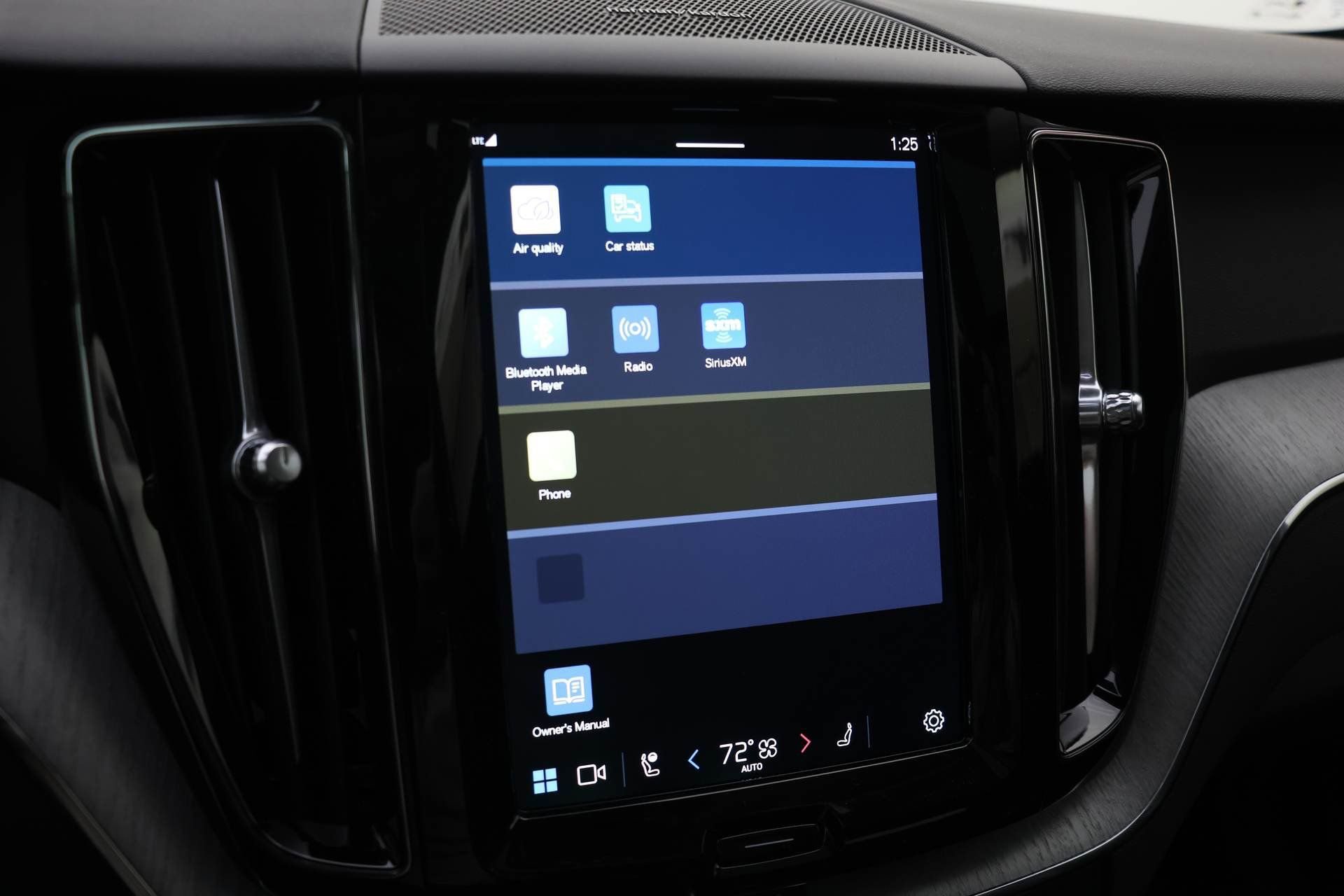 New 2025 Volvo XC60 T8 Plus w/ Protection Package Premier image 9