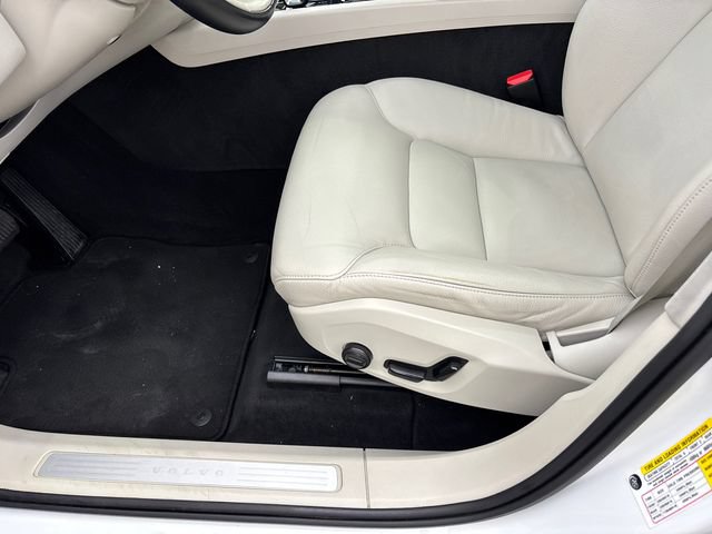 Used 2023 Volvo XC60 B5 Plus AWD/4WD image 7