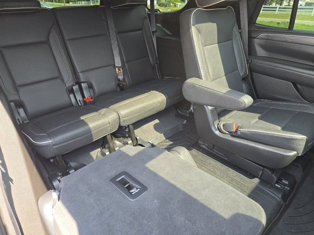 Used 2023 GMC Yukon SLT w/ SLT Premium Package AWD/4WD image 24