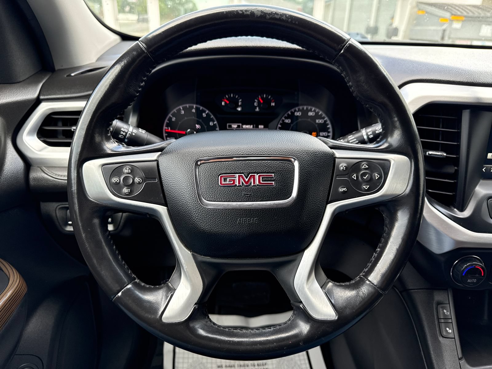 Used 2019 GMC Acadia SLE FWD image 14