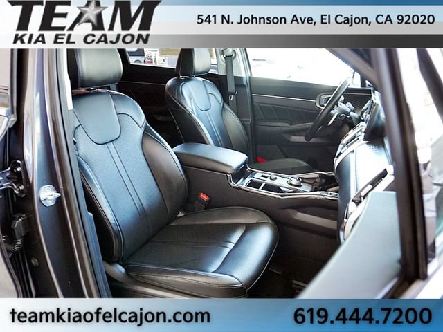 Certified 2022 Kia Sorento SX w/ Panoramic Sunroof Package AWD/4WD image 12