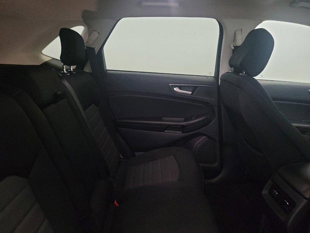 Used 2020 Ford Edge SE FWD image 19