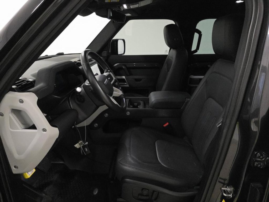 Used 2022 Land Rover Defender 110 SE image 4