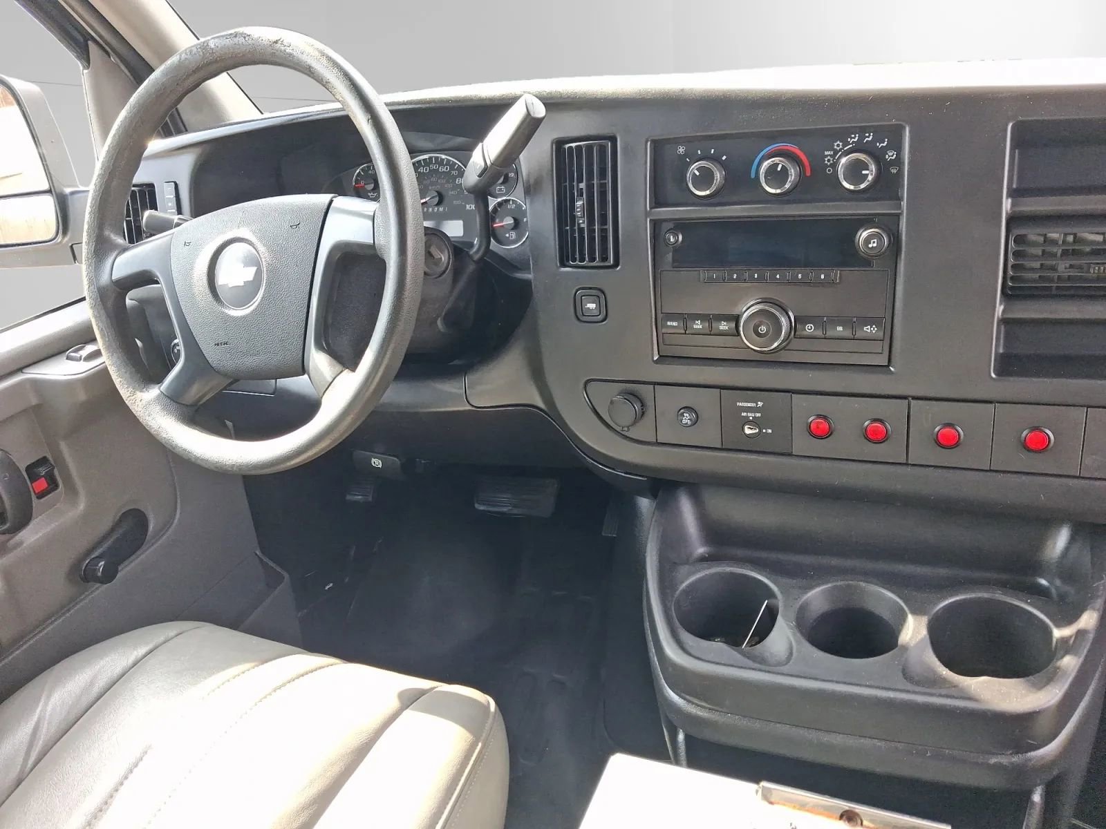 Used 2013 Chevrolet Express 2500 Van 3D image 11