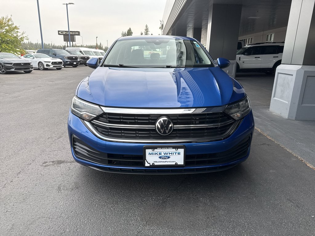 Used 2024 Volkswagen Jetta SE FWD image 2