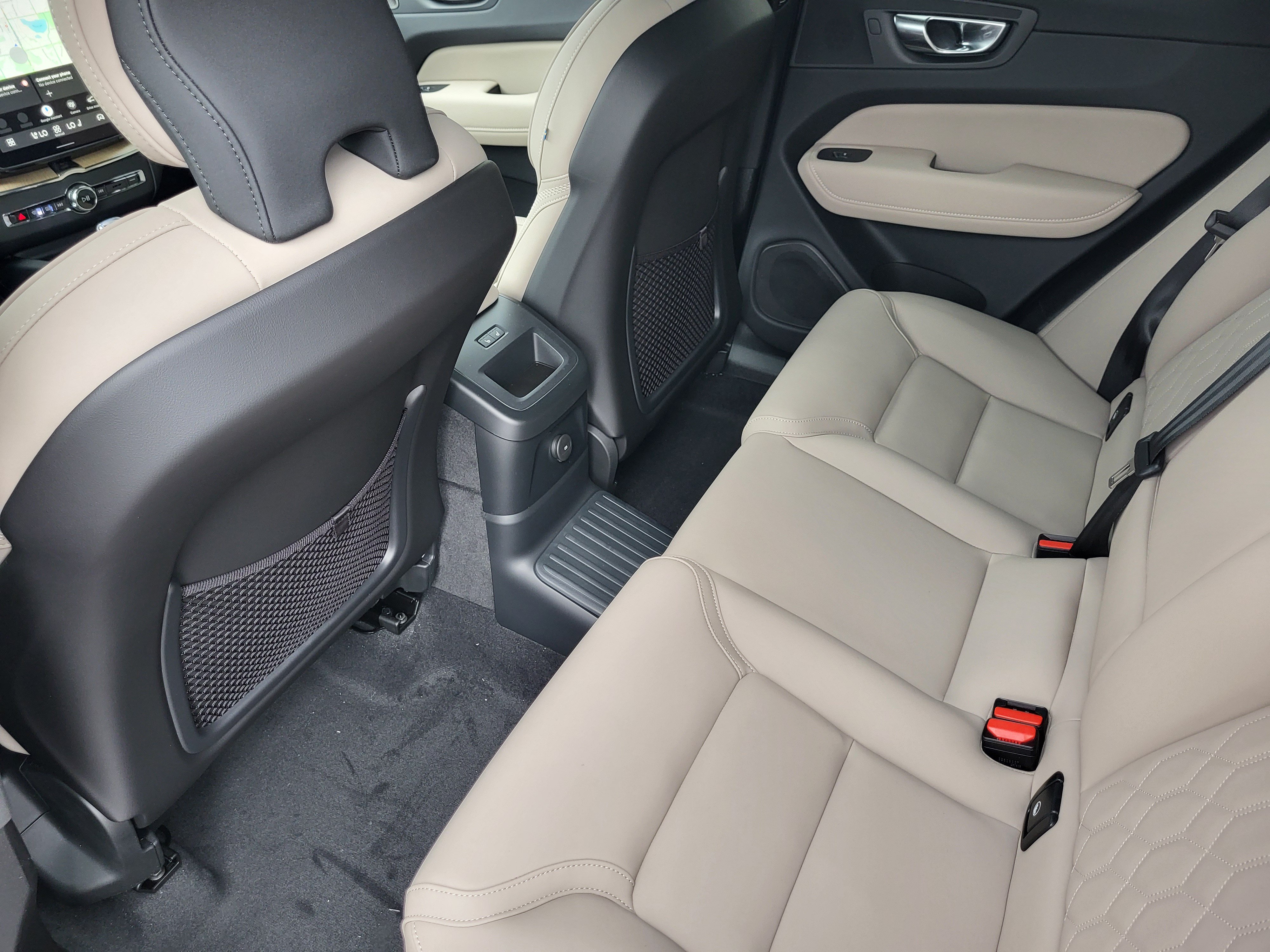 New 2026 Volvo XC60 T8 Plus w/ Protection Package Premier AWD/4WD image 18